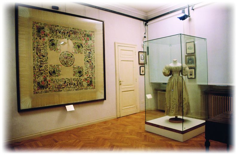 Sala Affetti - scialle e vestito ID